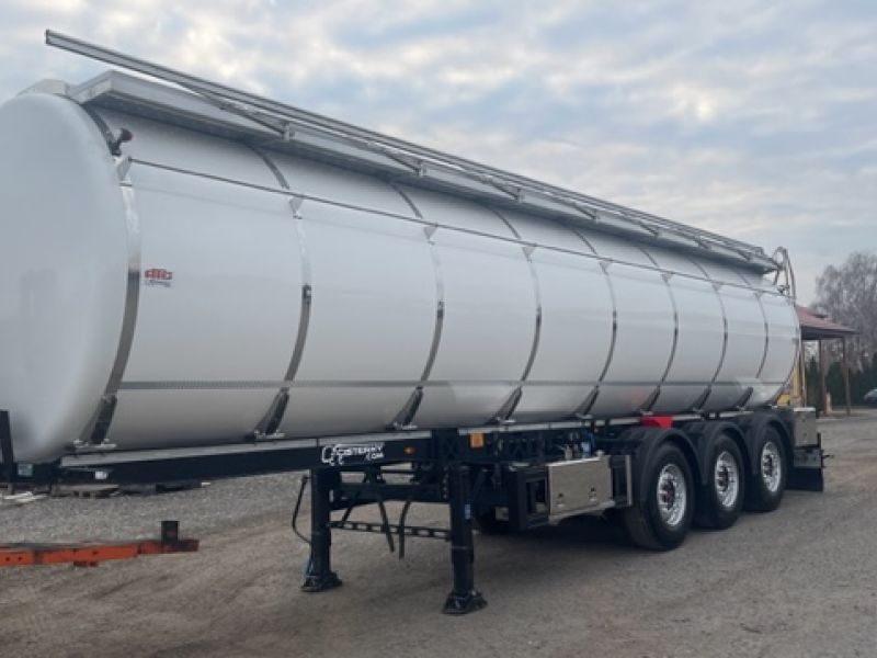 Cisterna tlaková vyhřívaná s topením Webasto