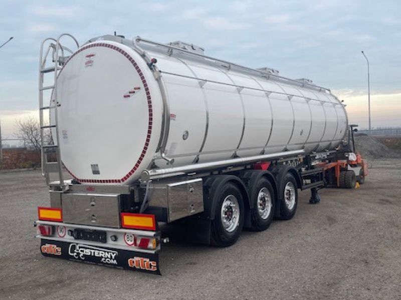 Cisterna tlaková vyhřívaná s topením Webasto