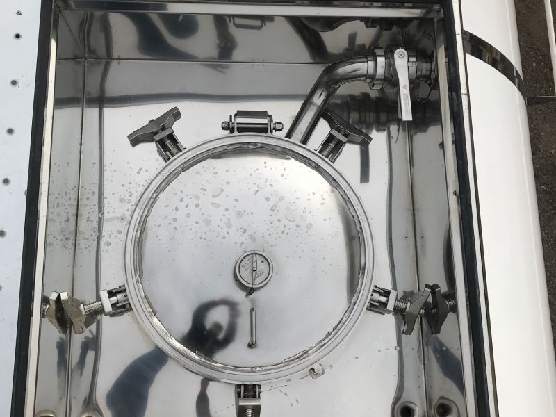 Tlaková cisterna na potraviny s přípravou pro ohřev