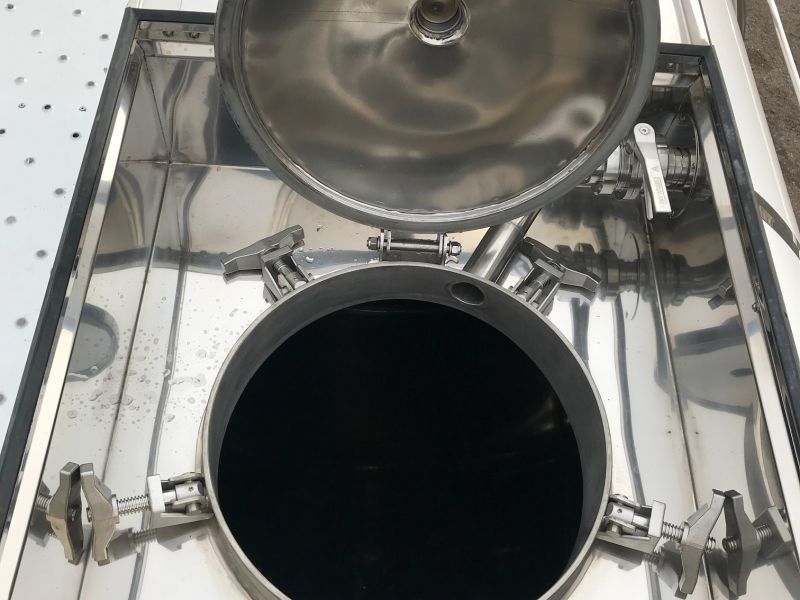 Tlaková cisterna na potraviny s přípravou pro ohřev