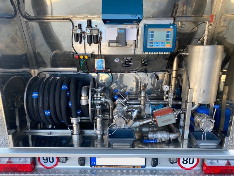 Cisterna k distribuci AdBlue