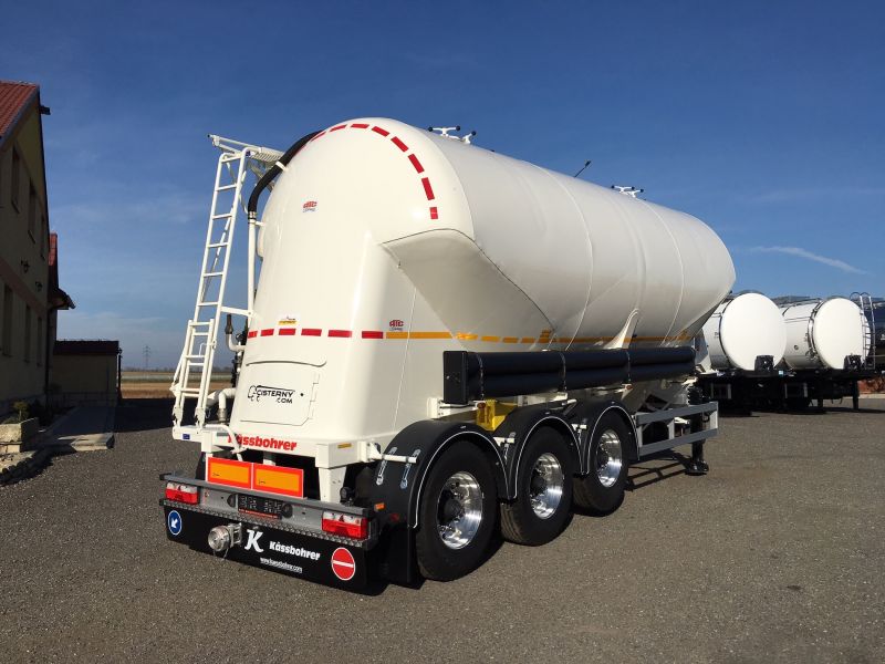 Cementové silo na sypké materiály